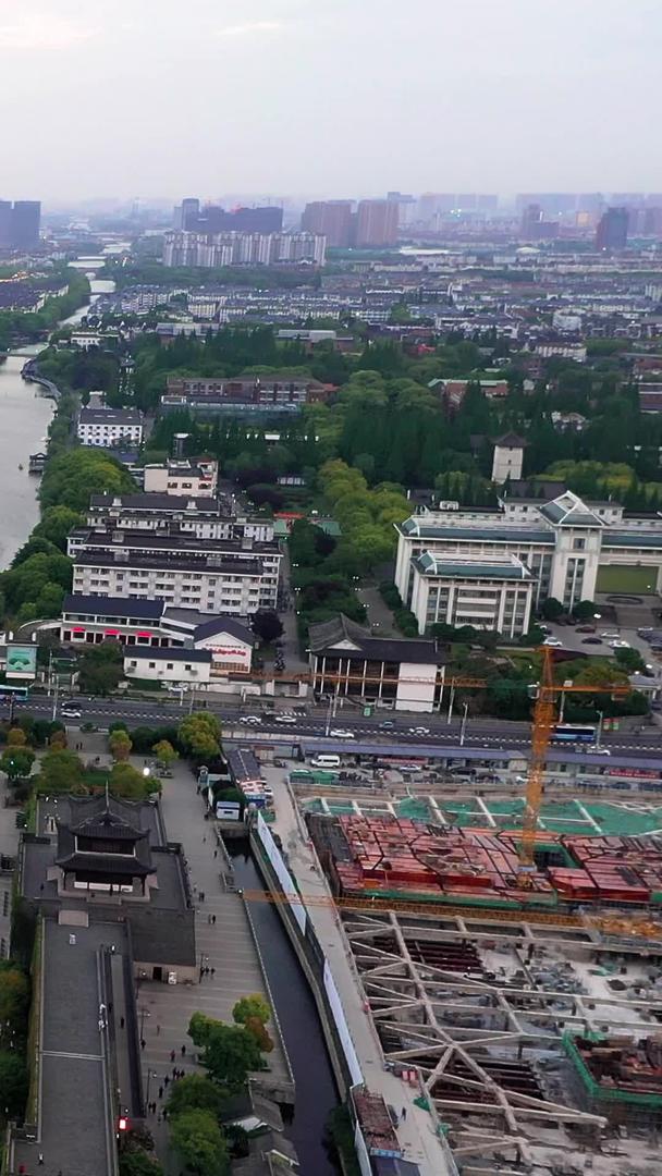 江苏苏州护城河航拍素材视频的预览图