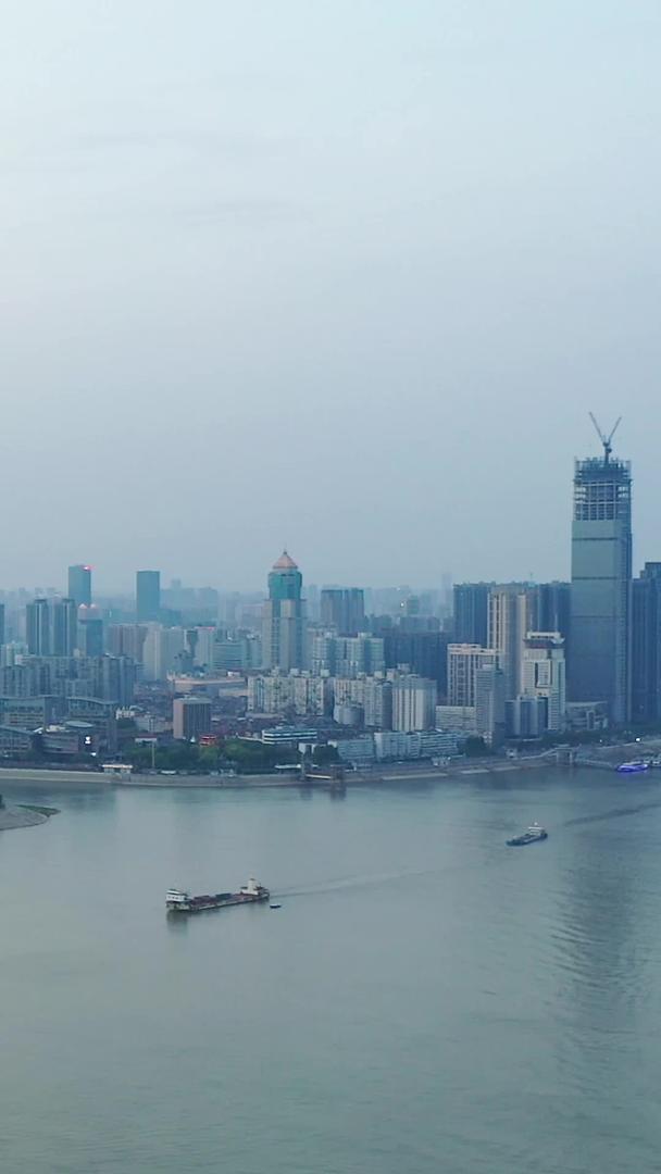 风景城市武汉汉江与长江交汇处老城区汉正街城市素材视频的预览图