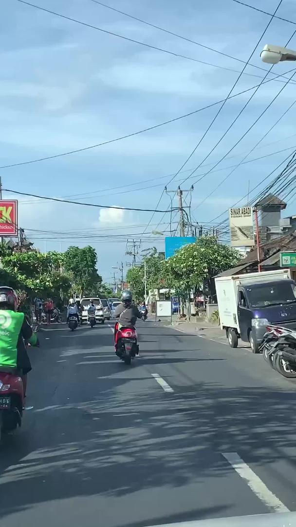 巴厘岛小村庄的驾驶视角视频的预览图