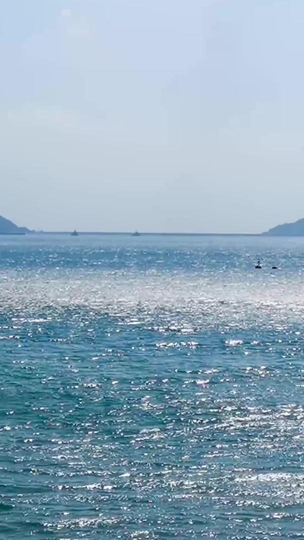 海棠湾出海的帆船和水上运动视频素材视频的预览图