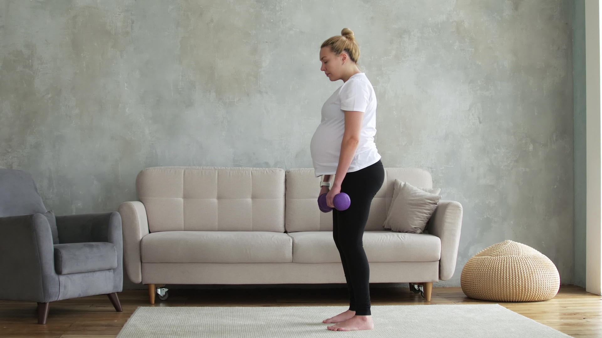 怀孕期间使用哑铃锻炼视频的预览图