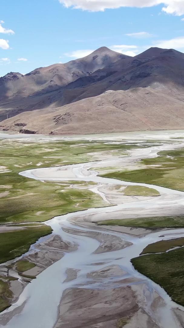 西藏高原地表河流航拍视频的预览图