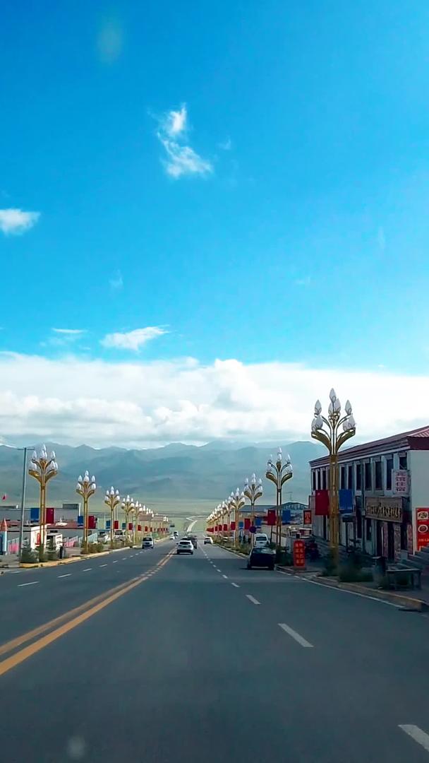 藏区青海峨堡古镇异域风情小镇第一视角行车拍摄视频的预览图