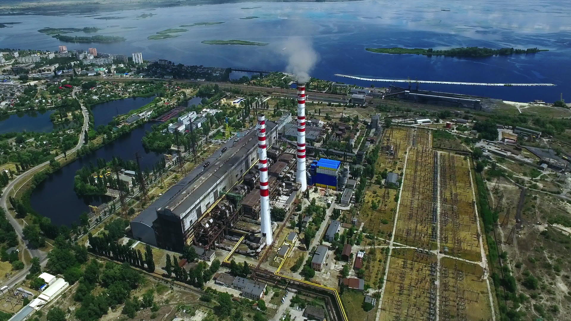 烟熏石化厂视频的预览图