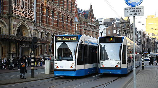 荷兰阿姆斯特丹轻轨交通视频的预览图