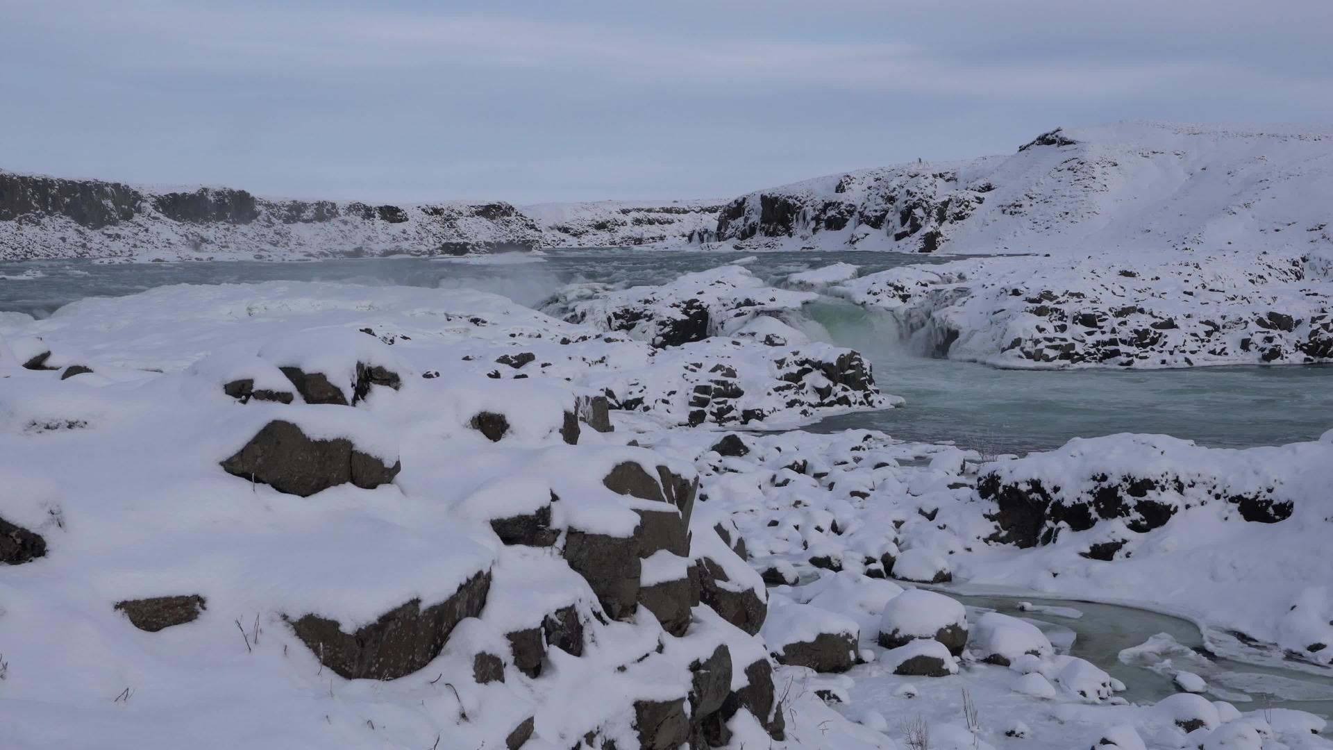 乌里达福斯冰欧洲视频的预览图