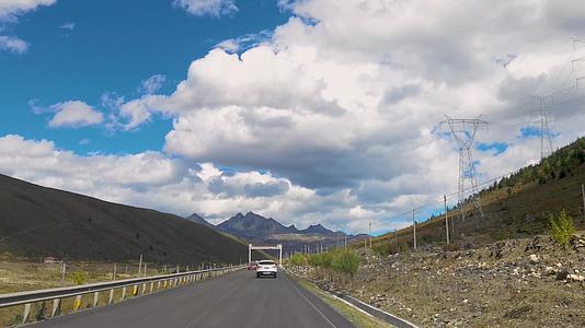 自驾游驾驶视角行驶在中国最美公路318国道视频的预览图