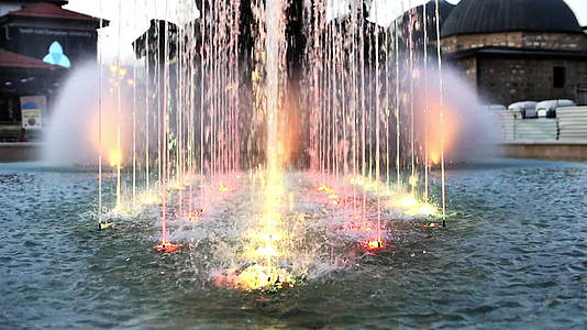 红色喷泉视频的预览图