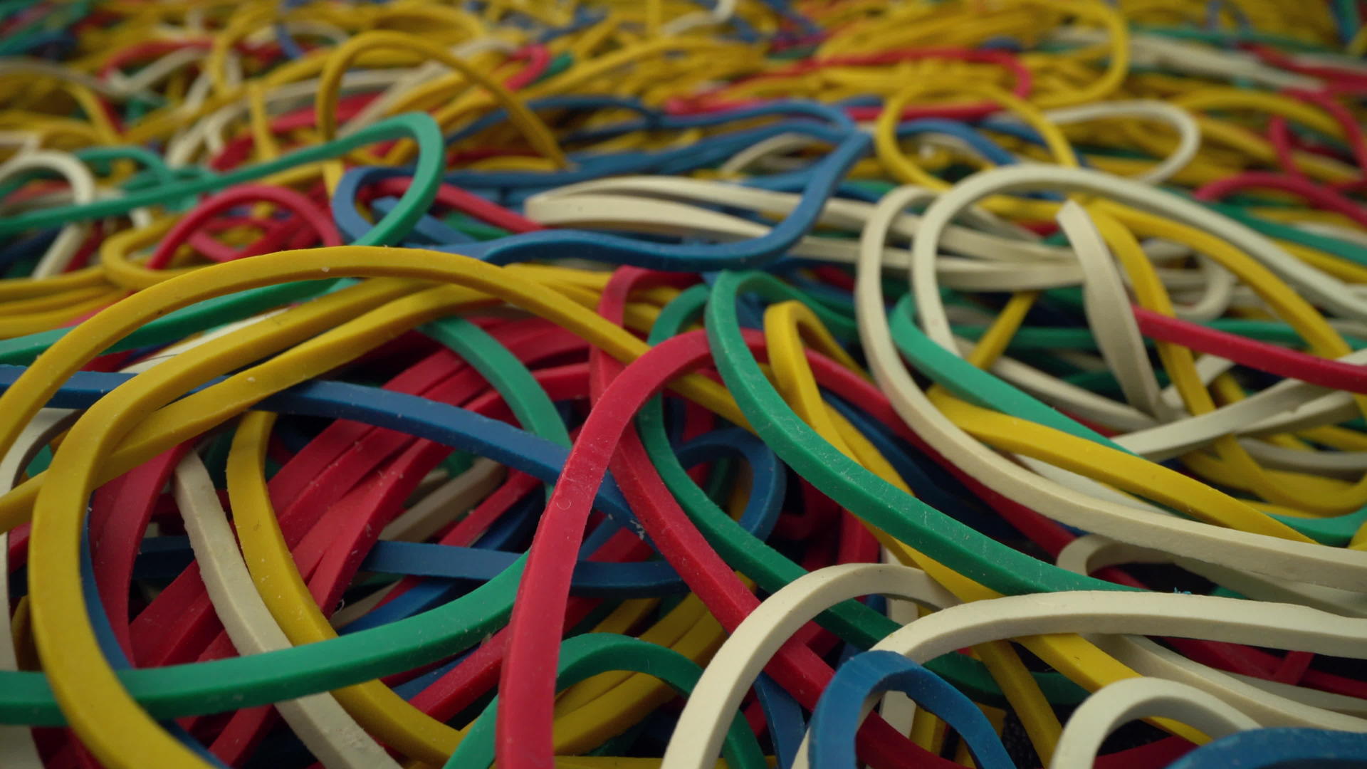 彩色环形橡胶带背景视频的预览图