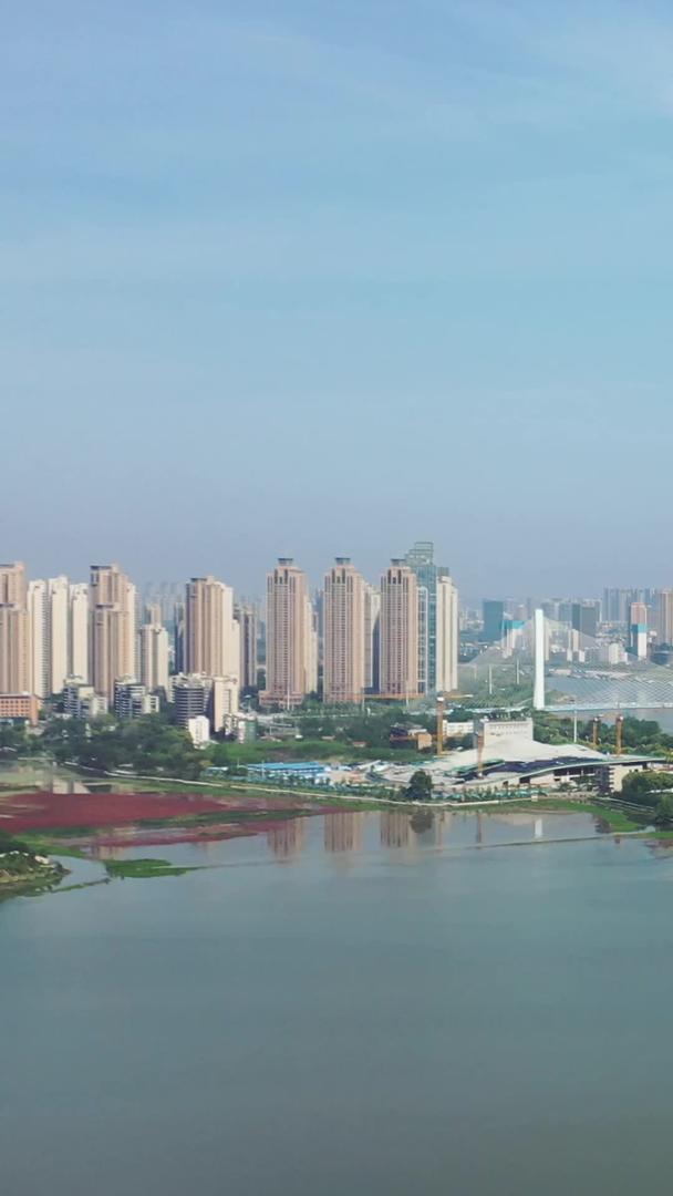 航拍城市风景武汉旅游地标月湖琴台大剧院素材视频的预览图