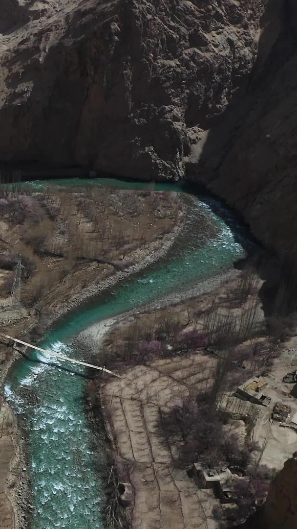 叶尔羌河谷帕米尔景区视频的预览图
