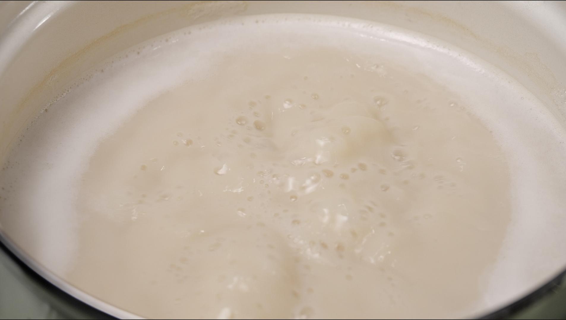 日式拉面汤底升格视频视频的预览图