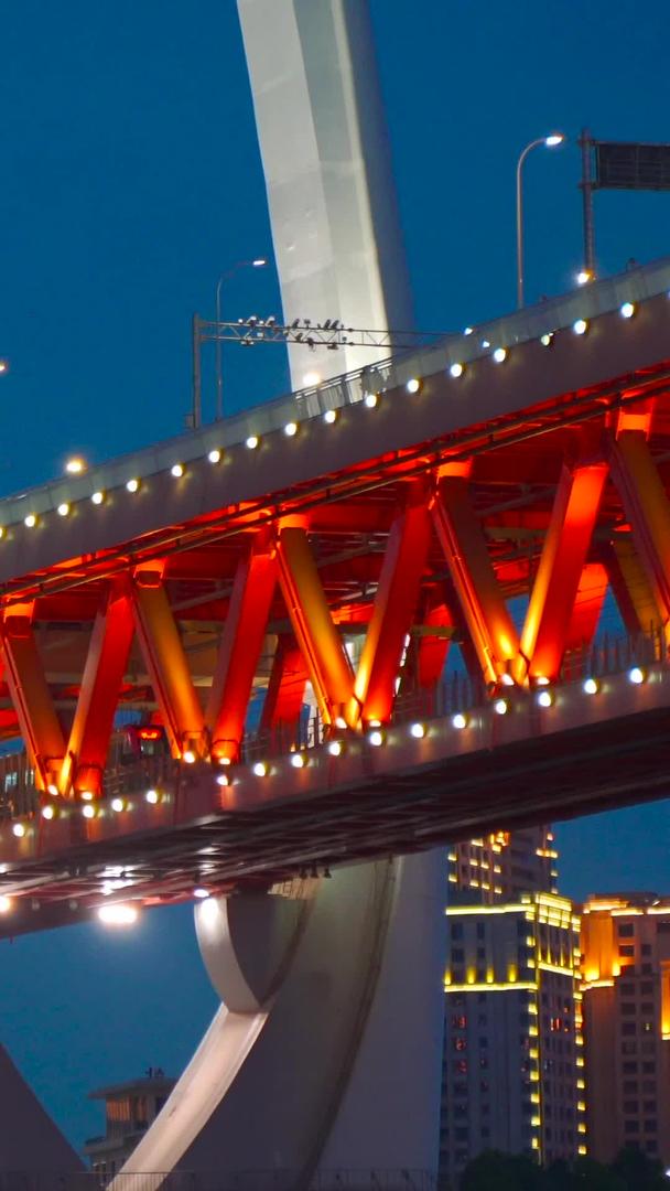 重庆千厮门大桥双轨交叉视频的预览图