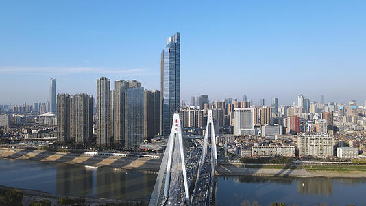 航拍城市桥梁交通天际线高楼4k素材视频的预览图