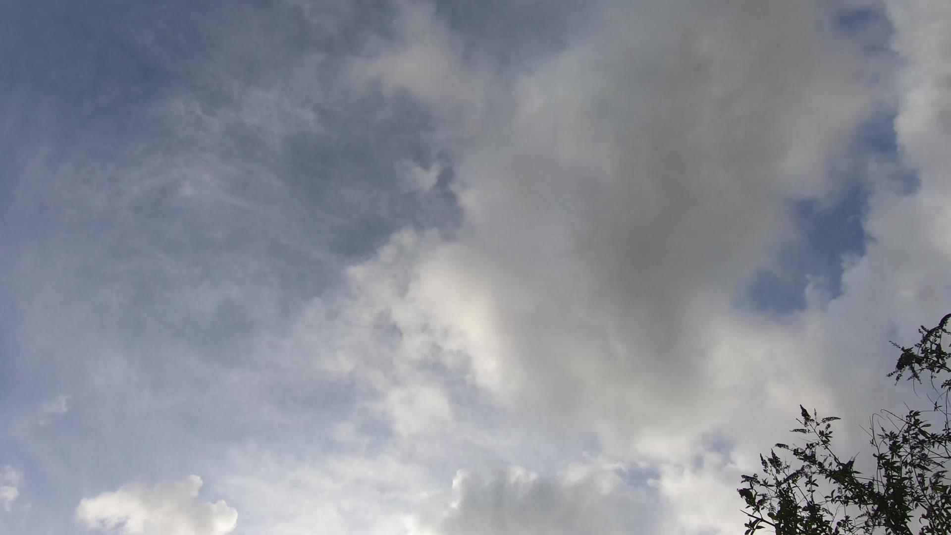 时间折叠天空和云层4k60fps视频的预览图