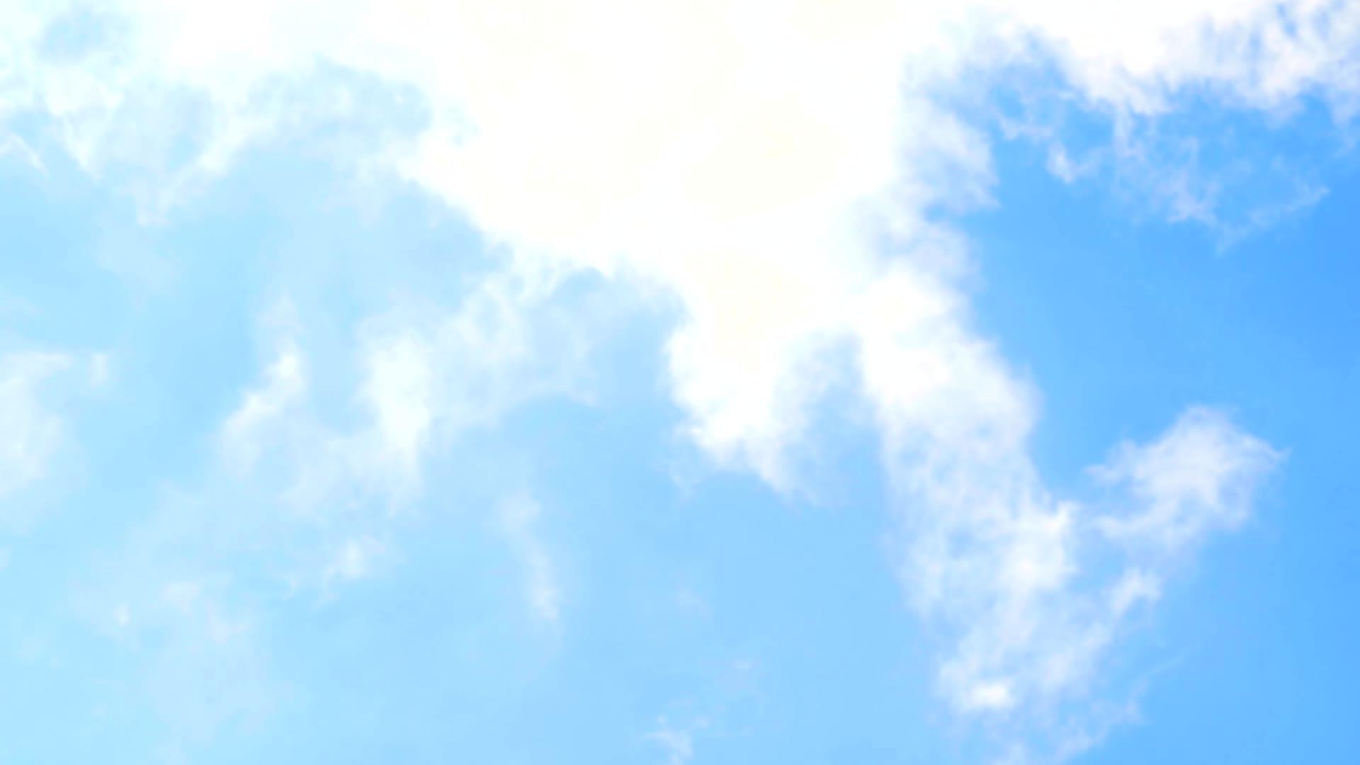 在蓝天的背景下白云视频的预览图