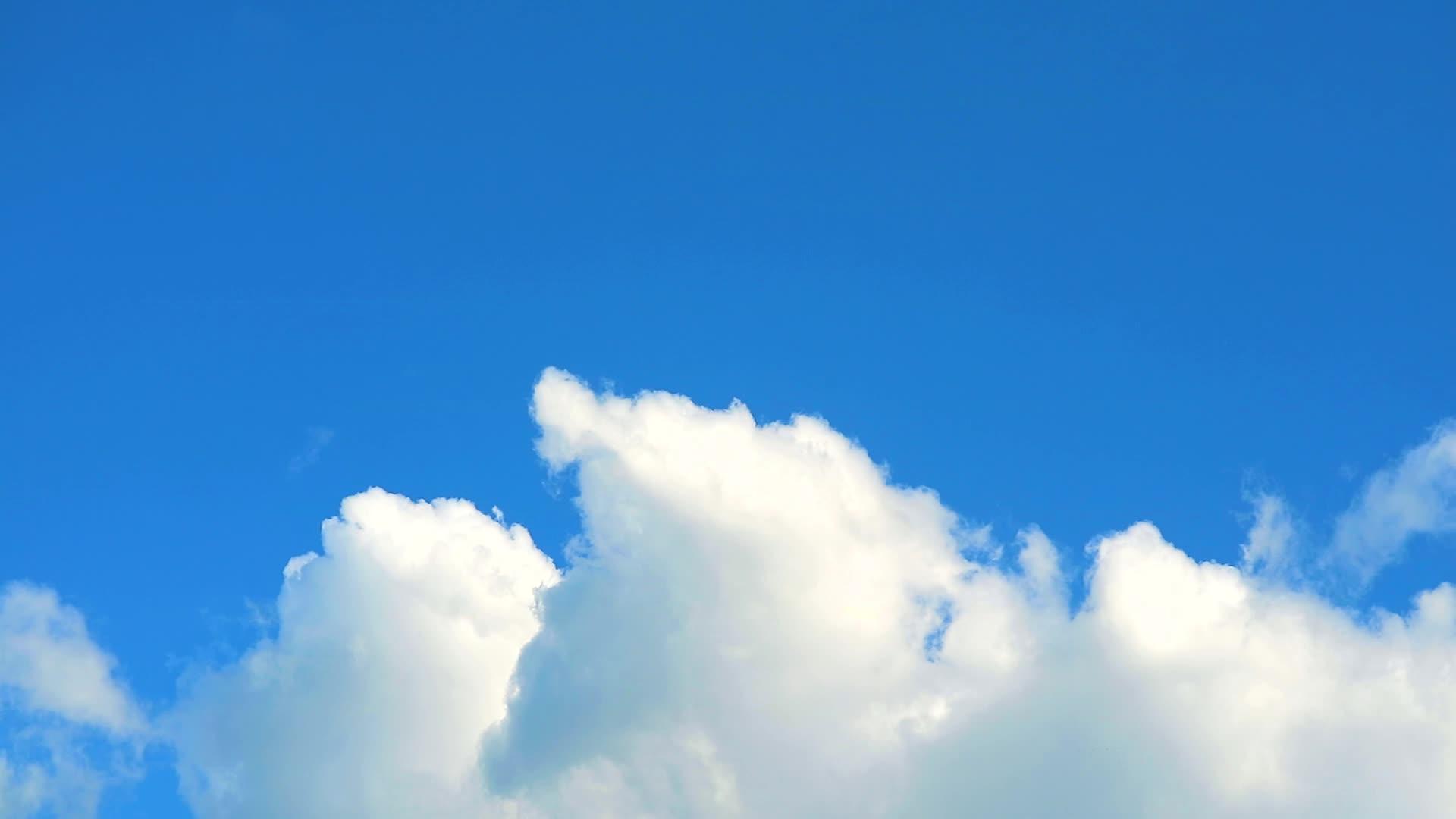 白云和蓝天视频的预览图