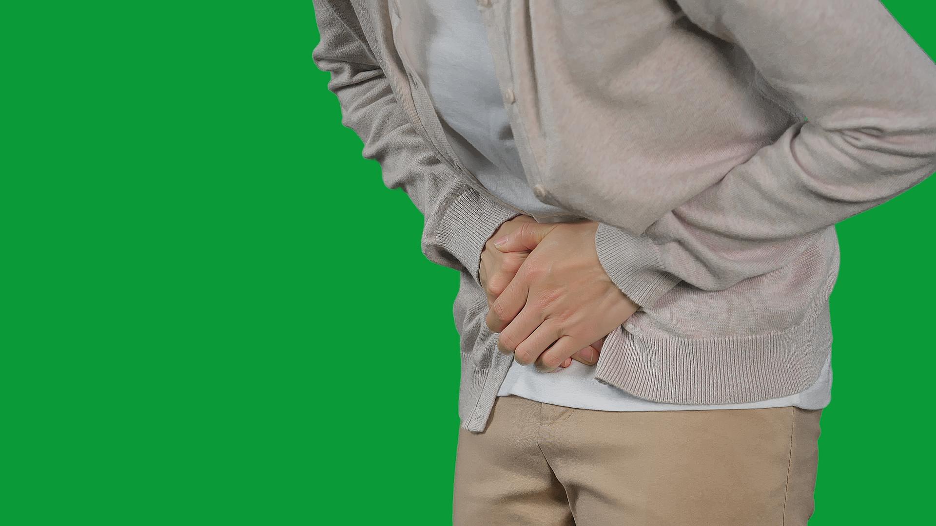 4K绿幕女性肚子痛双手捂腹视频的预览图