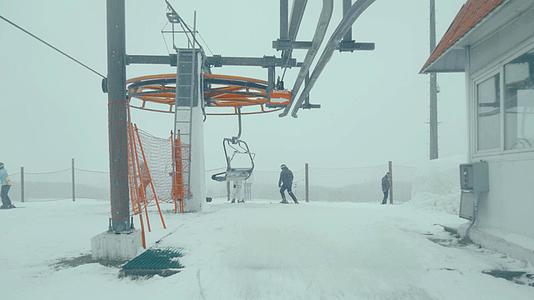 冬季运动滑雪运动场缆车视频的预览图