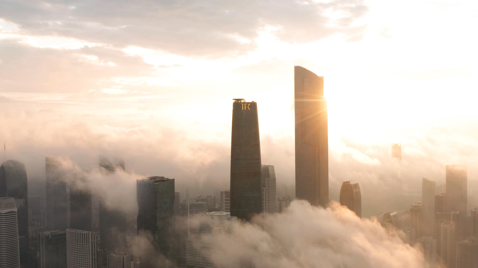 4k广州城市日出穿过云层视频的预览图