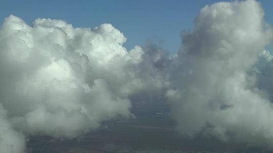 飞到云层空中录像视频的预览图