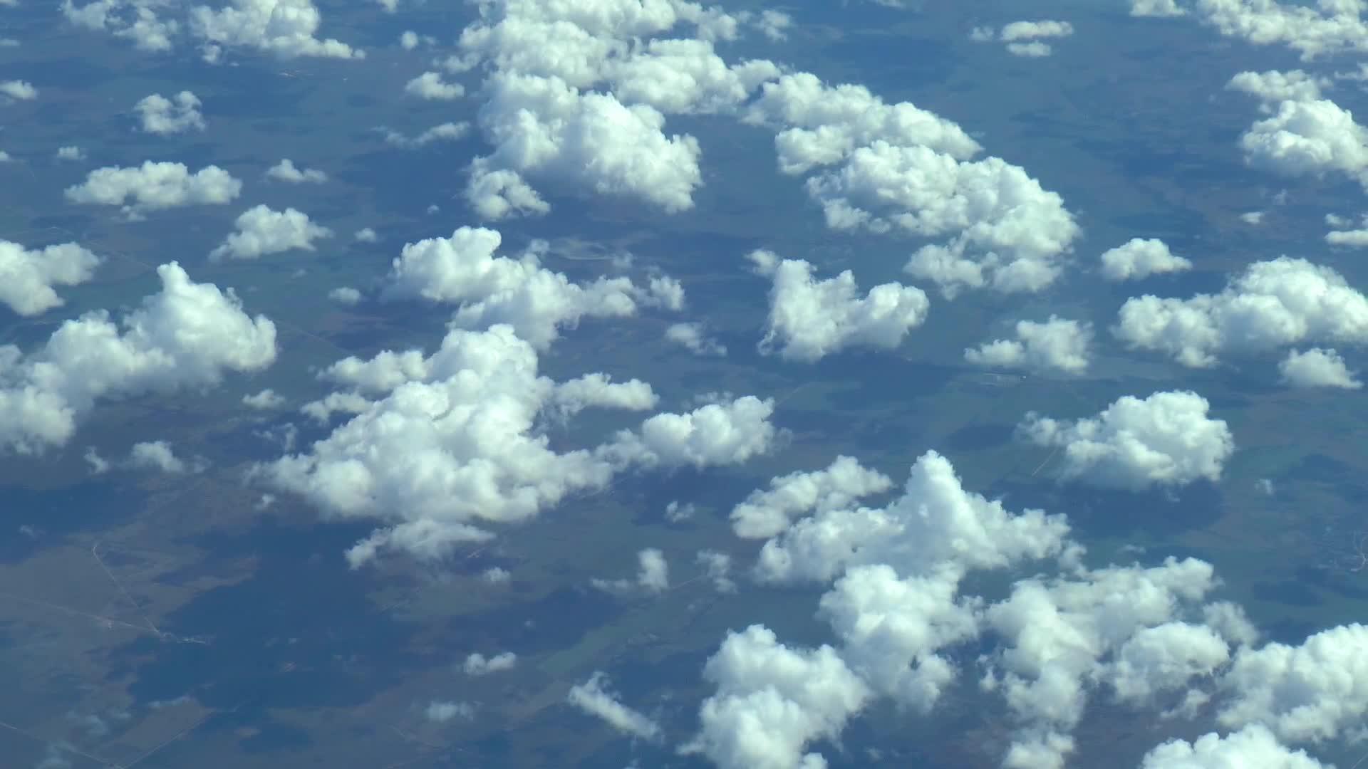 在云上飞翔空中录像视频的预览图