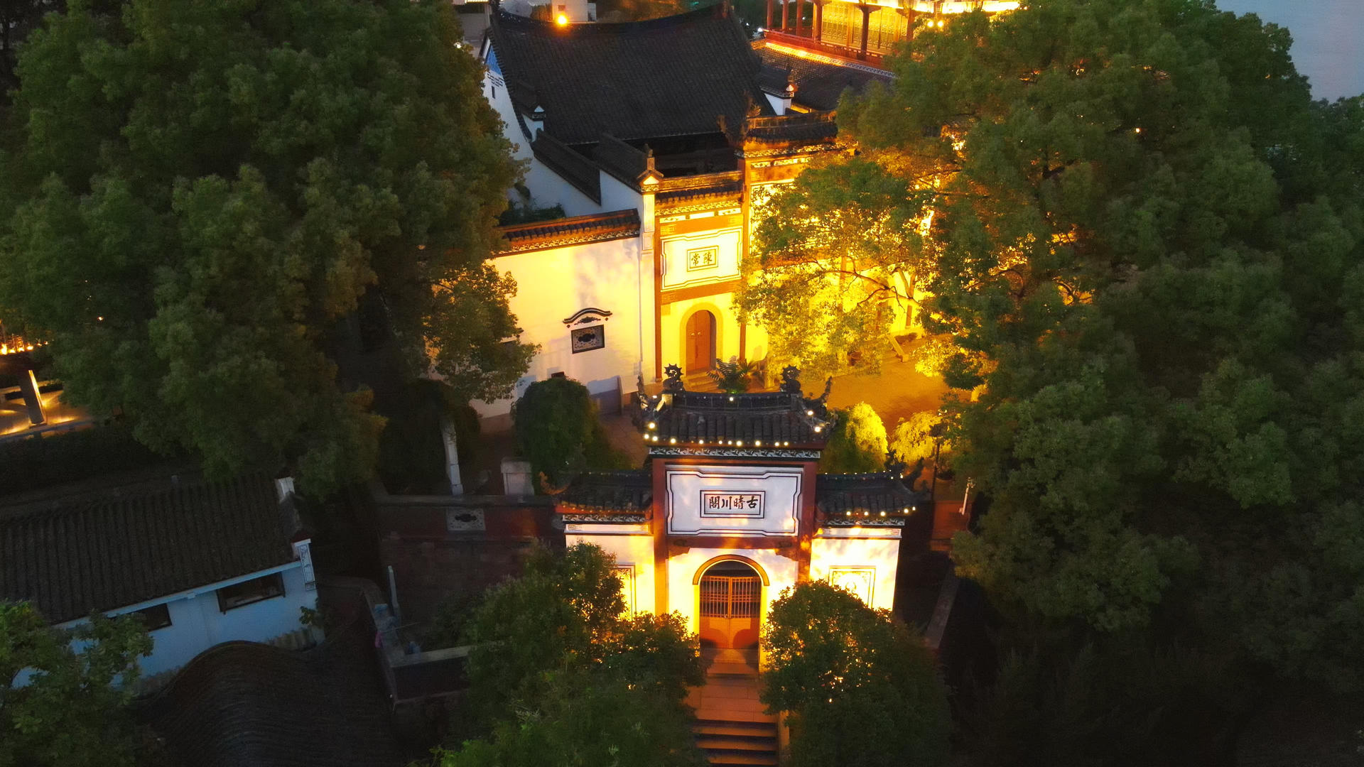 航拍城市地标著名景区武汉古琴台晴川阁4k素材视频的预览图