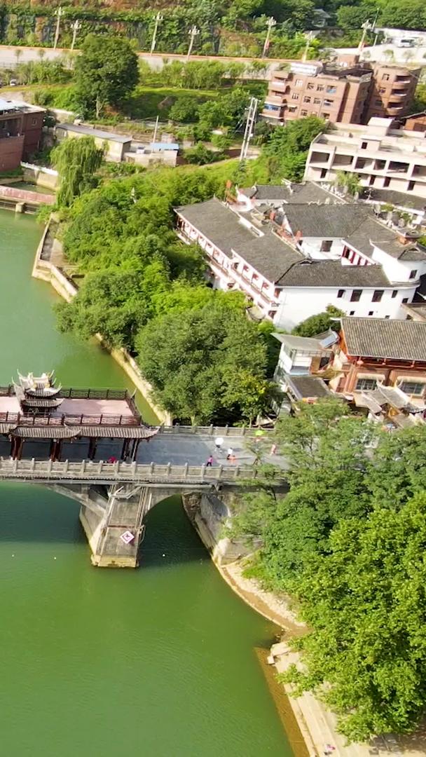 贵州下司古镇航拍风雨桥桥视频的预览图