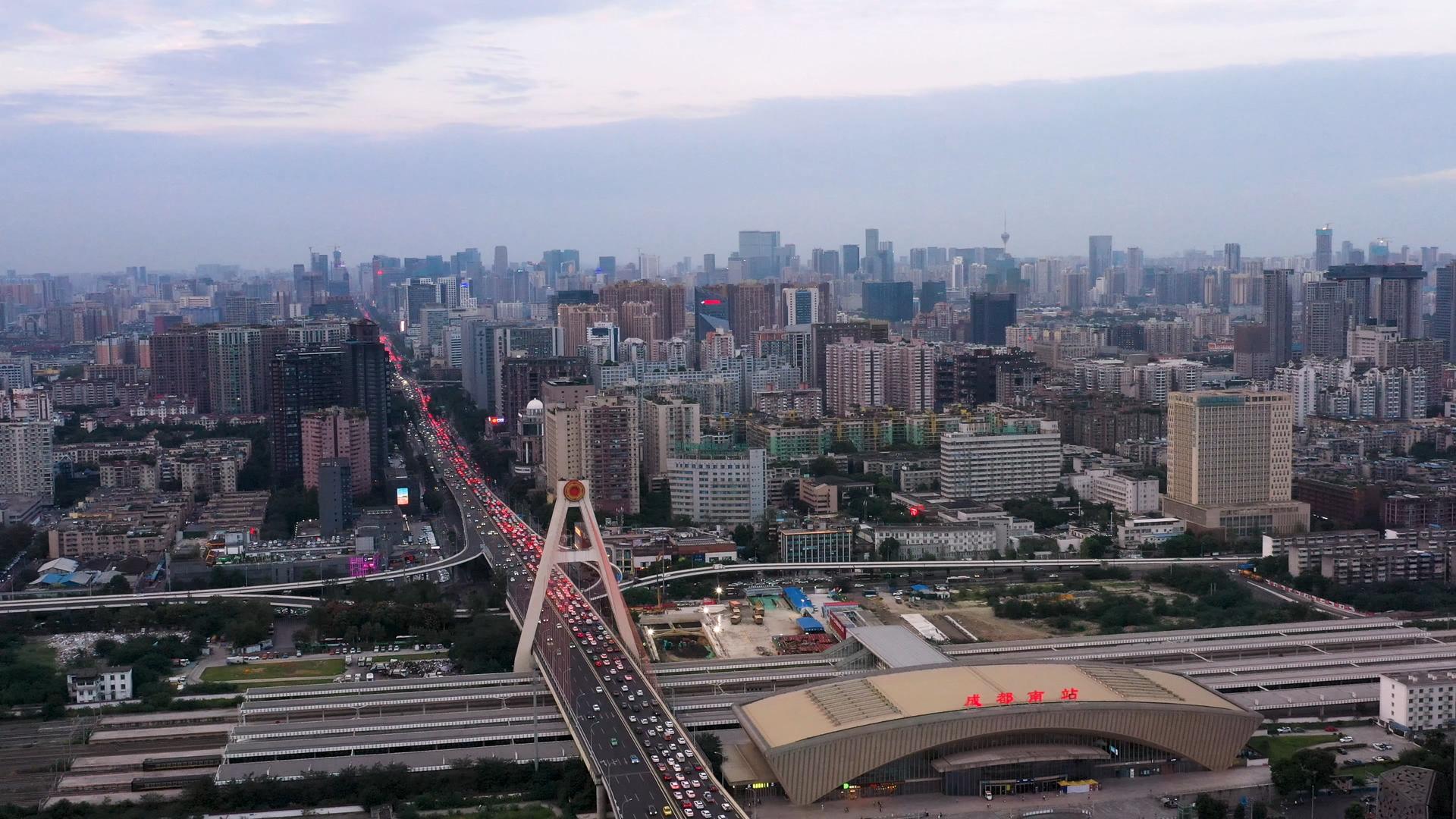 成都市火车南站跨线大桥立交航拍素材视频的预览图