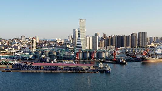青岛港航拍4K视频视频的预览图