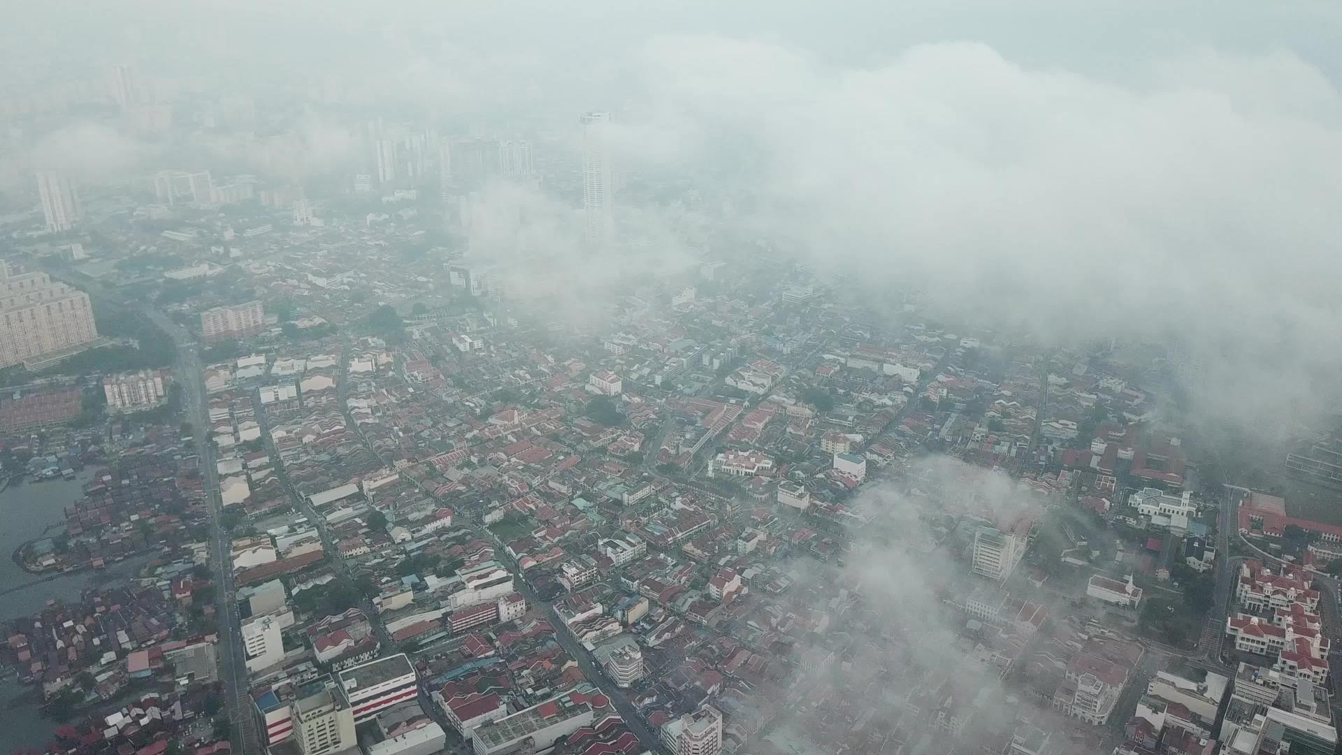 天雾清晨宾江州城视频的预览图