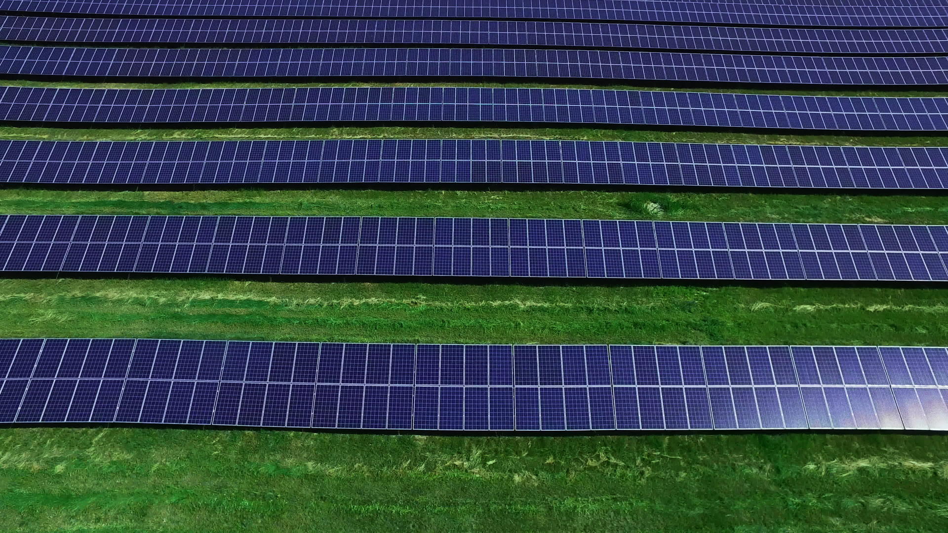 太阳能电池被能源农场的无人驾驶飞机观测到视频的预览图