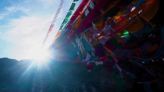 西藏飘扬的经幡祈福视频的预览图