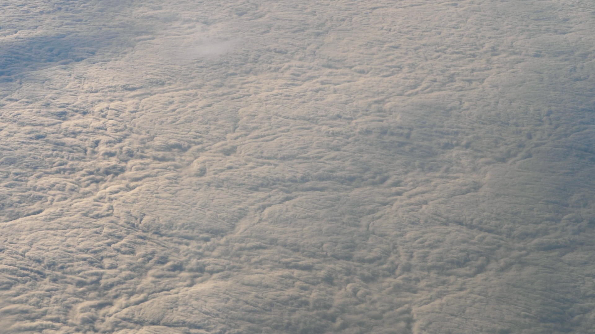 云层密密的高空视频的预览图