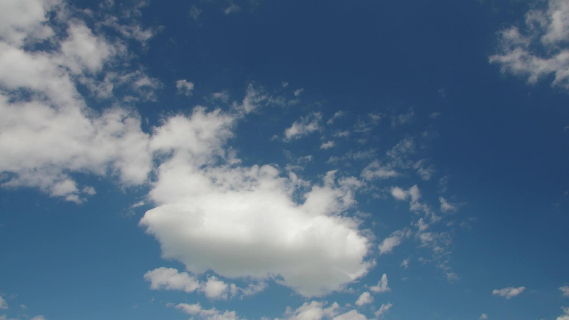 蓝天和白云的延迟视频视频的预览图
