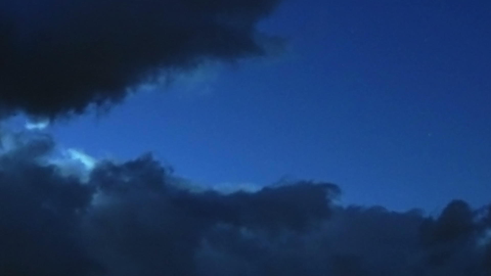 黄昏时的乌云视频的预览图