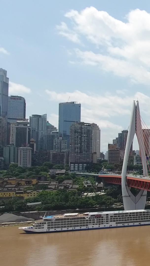 重庆东水门长江大桥航拍视频的预览图