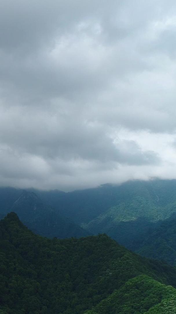 雨前秦岭山脉乌云航拍视频的预览图