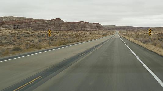 从犹他州开车到美国亚利桑那州大峡谷号公路视频的预览图