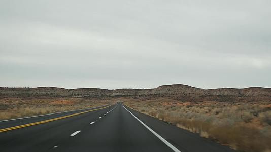 从犹他州开车到美国亚利桑那州大峡谷公路在美国搭便车视频的预览图