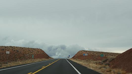 从犹他州开车前往亚利桑那州大峡谷视频的预览图