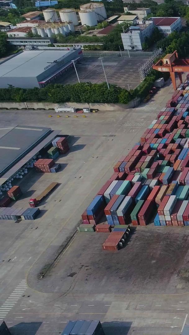 泸州港口集装箱航拍视频的预览图