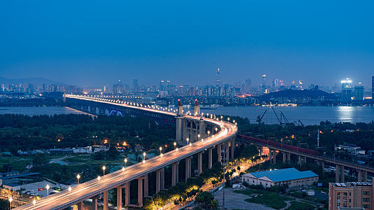 南京长江大桥日转夜延时8K视频的预览图