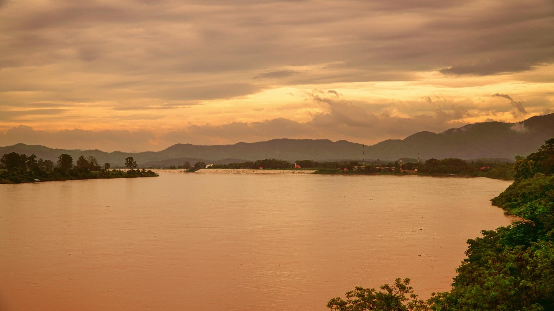 泰国清盛小城河流日落视频的预览图