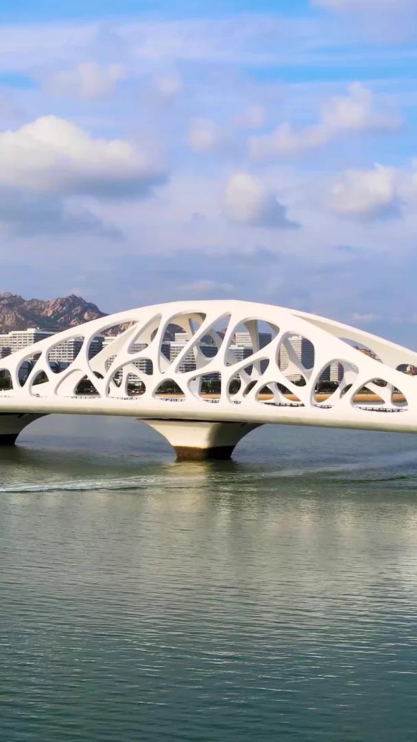 青岛建筑艺术贝壳桥航拍视频的预览图