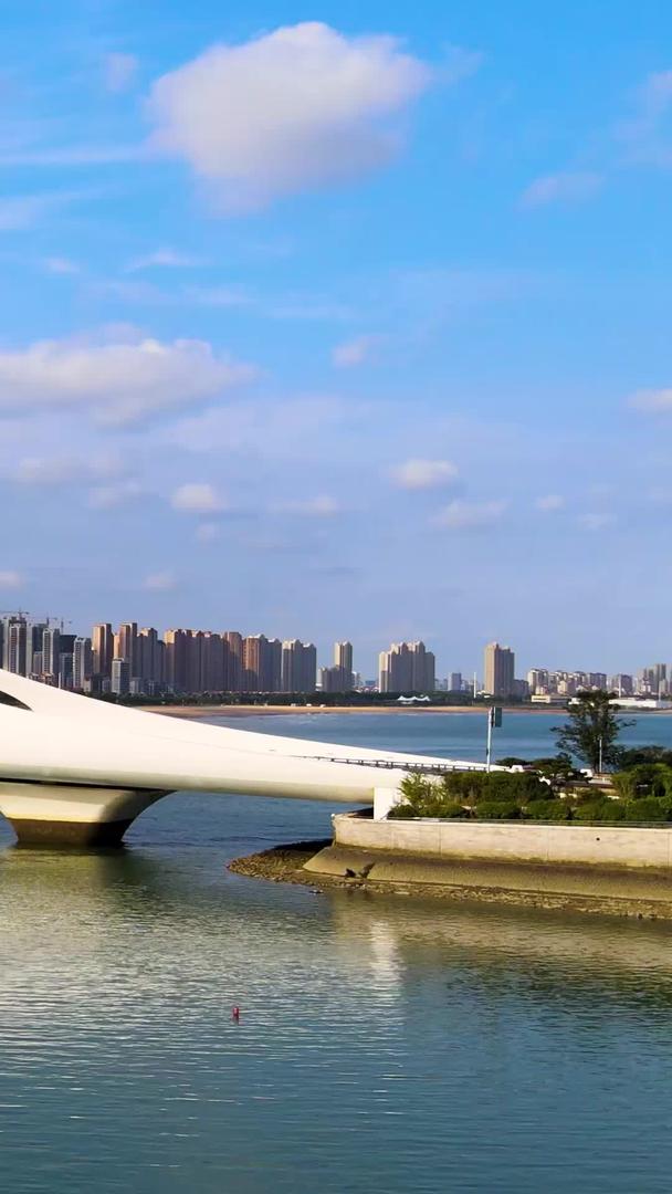 青岛建筑艺术贝壳桥航拍视频的预览图