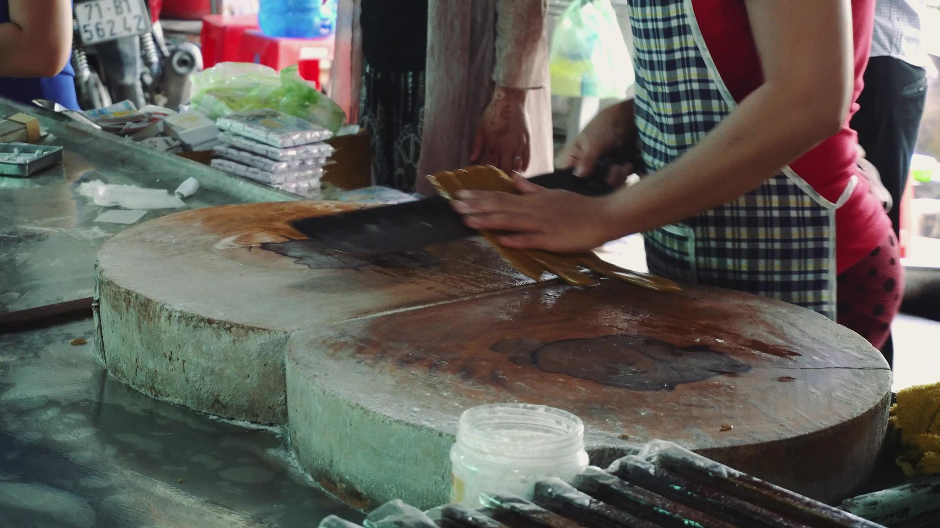 椰子糖在位于维特南梅康三角洲的椰子农场工厂生产视频的预览图