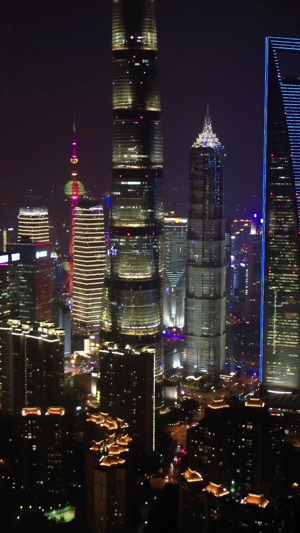 上海夜间商务中心航拍视频的预览图