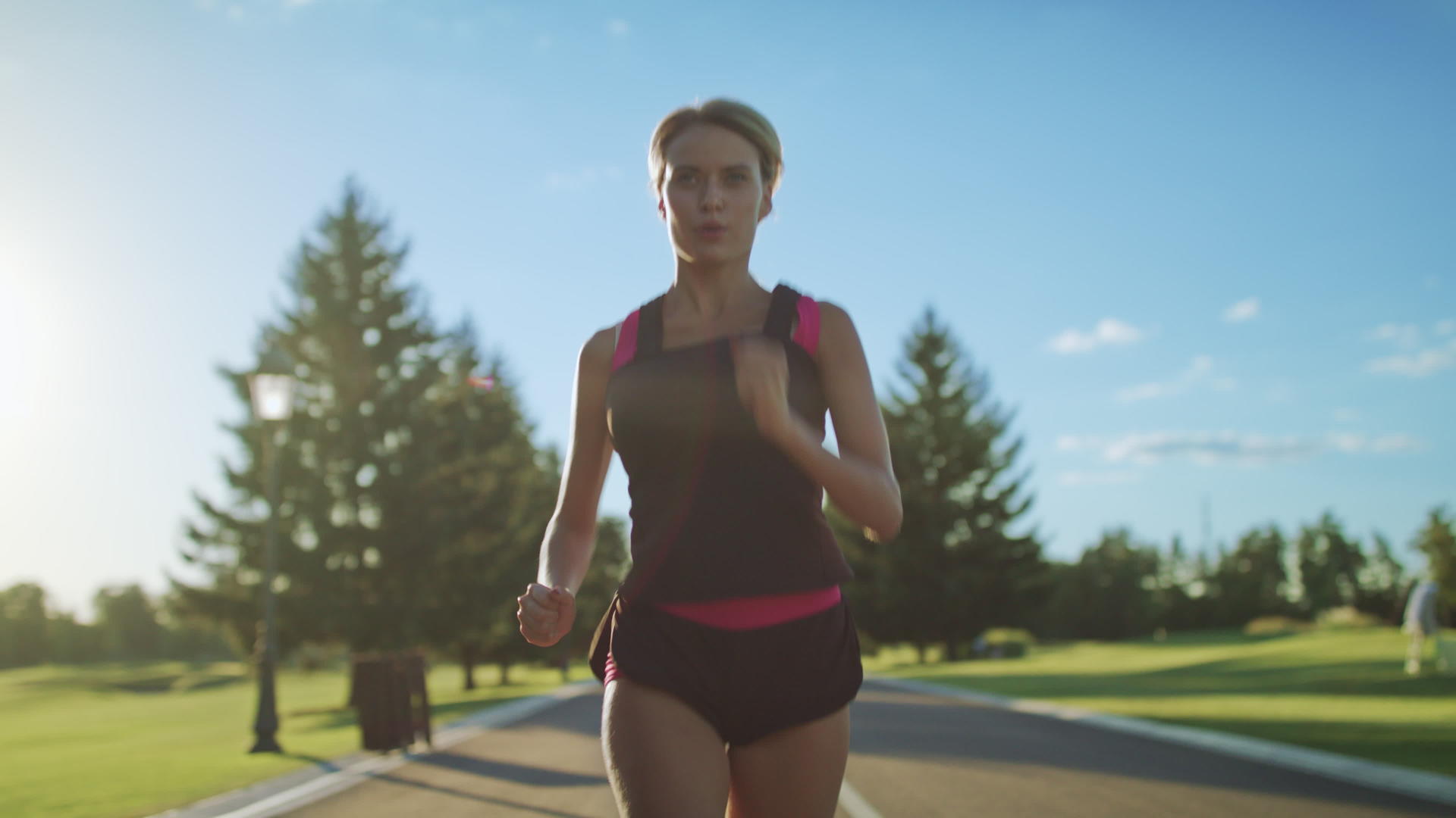 女性慢跑视频的预览图