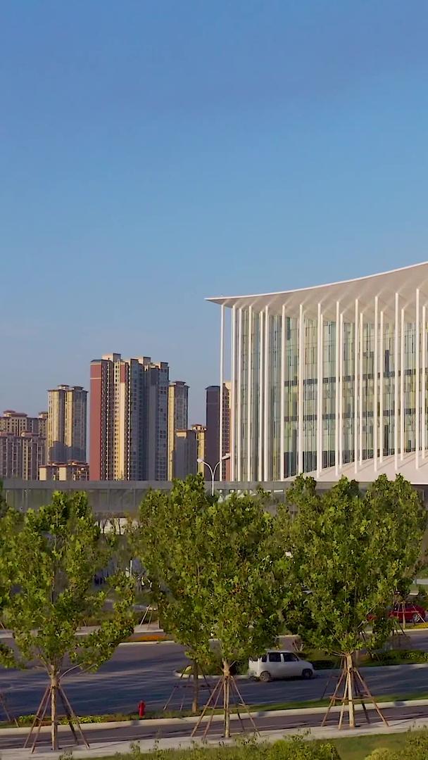 航拍中心西安国际会展中心视频的预览图